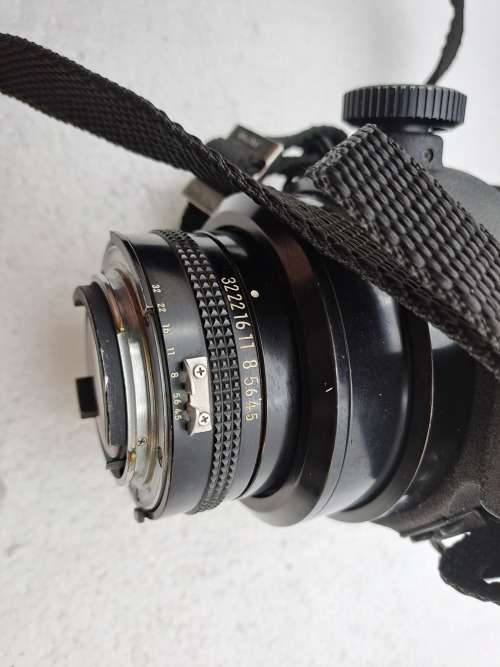 Pre-owned Vintage 1970`s Nikon Zoom Nikkor 50-300mm 1:4,5 with filter and cap