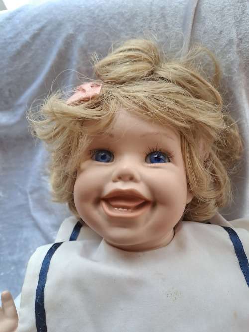 ` Tippy ` Porcelain Doll- a Cindy Marschner Reproduction 1991 -52cm x 32cm