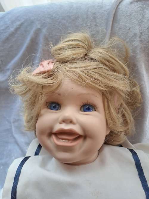` Tippy ` Porcelain Doll- a Cindy Marschner Reproduction 1991 -52cm x 32cm
