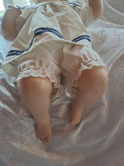 ` Tippy ` Porcelain Doll- a Cindy Marschner Reproduction 1991 -52cm x 32cm