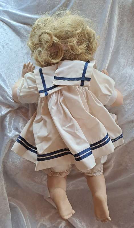 ` Tippy ` Porcelain Doll- a Cindy Marschner Reproduction 1991 -52cm x 32cm