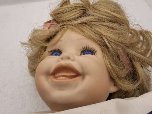 ` Tippy ` Porcelain Doll- a Cindy Marschner Reproduction 1991 -52cm x 32cm