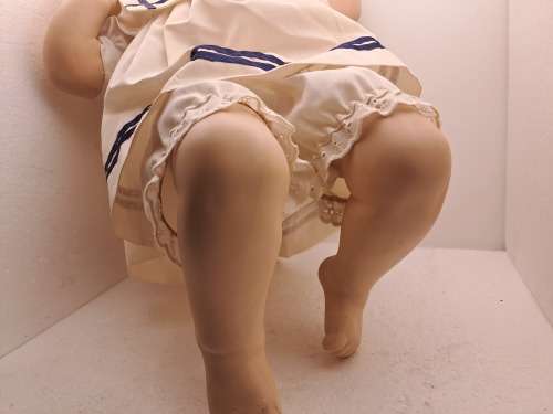` Tippy ` Porcelain Doll- a Cindy Marschner Reproduction 1991 -52cm x 32cm