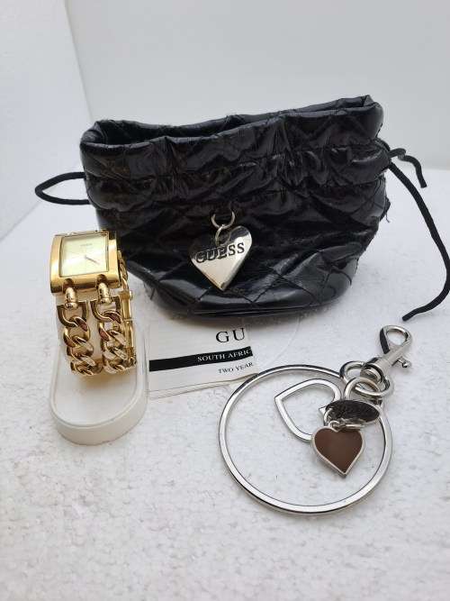 Pre-Owned Unused Ladies Guess watch plus Guess large Keyring with Heart Pendants in Guess Bag.