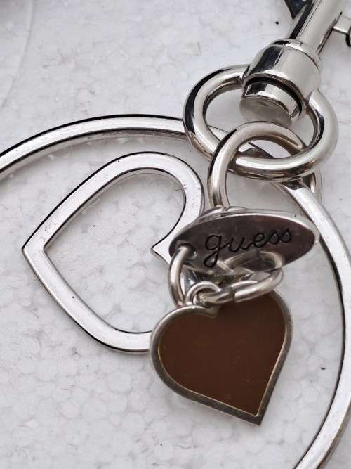 Pre-Owned Unused Ladies Guess watch plus Guess large Keyring with Heart Pendants in Guess Bag.