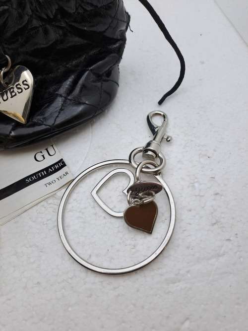 Pre-Owned Unused Ladies Guess watch plus Guess large Keyring with Heart Pendants in Guess Bag.