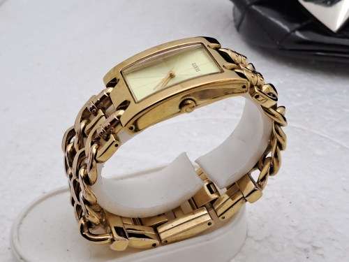 Pre-Owned Unused Ladies Guess watch plus Guess large Keyring with Heart Pendants in Guess Bag.