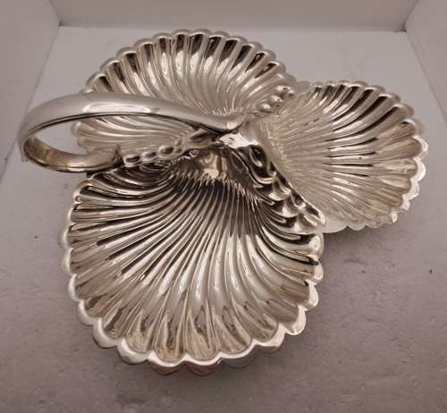 Vintage Italian style Silver Plated E.P.N.S 3 Part Clam Shell Server
