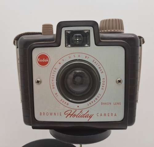 Collectable Vintage 1950`s Kodak Brownie HOLIDAY 127 Camera -Dakon Lens