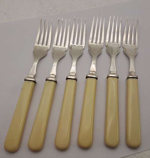 6 Vintage Bone Handle Fish Forks - 17cm - Sheffield England