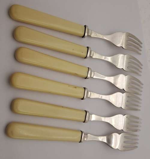 6 Vintage Bone Handle Fish Forks - 17cm - Sheffield England
