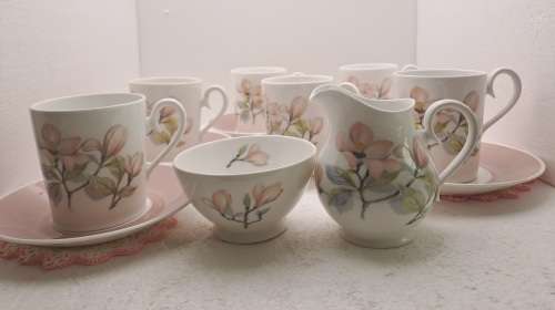 6 Vintage Royal Albert Coffee Duo`s with Creamer+ Ridgway sugar Bowl + 6 Doilies