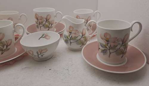 6 Vintage Royal Albert Coffee Duo`s with Creamer+ Ridgway sugar Bowl + 6 Doilies