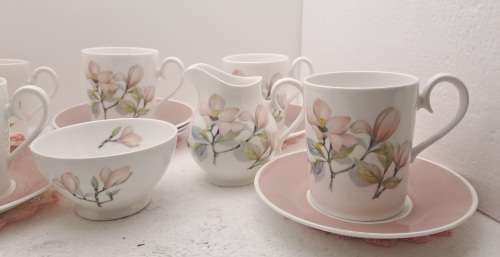 6 Vintage Royal Albert Coffee Duo`s with Creamer+ Ridgway sugar Bowl + 6 Doilies