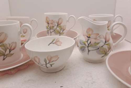 6 Vintage Royal Albert Coffee Duo`s with Creamer+ Ridgway sugar Bowl + 6 Doilies