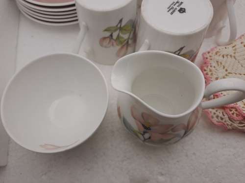 6 Vintage Royal Albert Coffee Duo`s with Creamer+ Ridgway sugar Bowl + 6 Doilies
