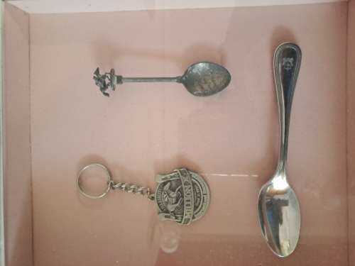 Silver Keyring & 2 Silver Spoons Arlington International Racecourse Sept.2 1990 Million X -Framed