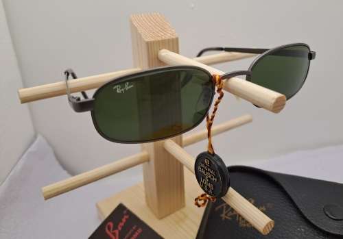 Original Vintage Ray-ban Sunglasses Unused -with Box ,Manual and Cloth.