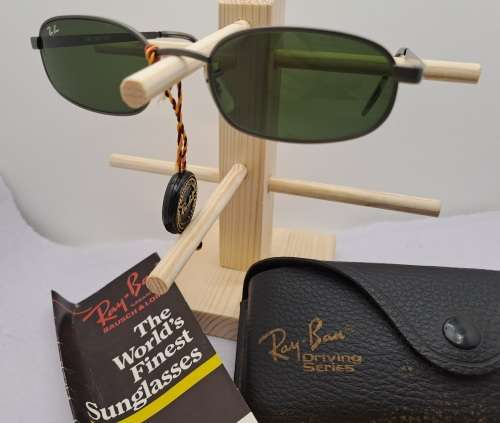 Original Vintage Ray-ban Sunglasses Unused -with Box ,Manual and Cloth.