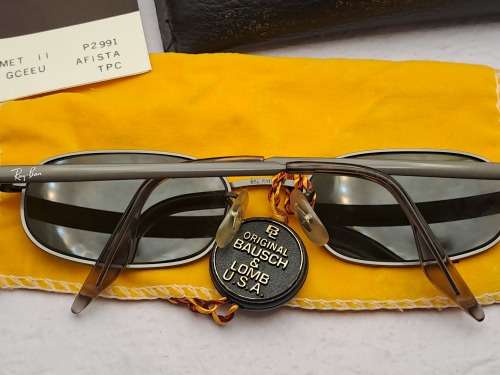 Original Vintage Ray-ban Sunglasses Unused -with Box ,Manual and Cloth.