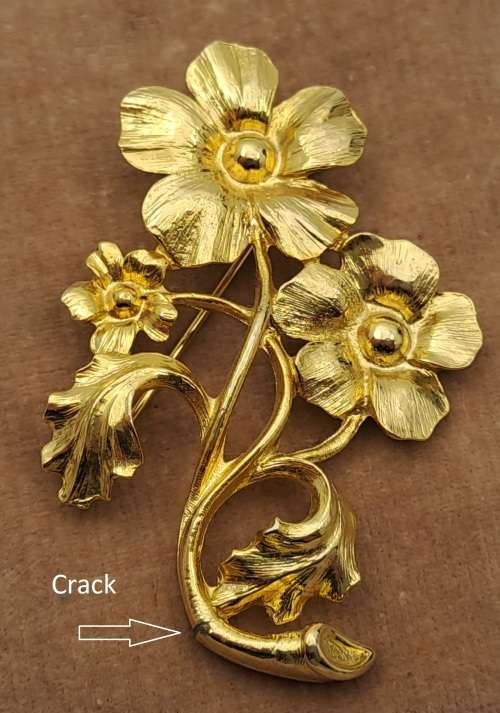 Vintage Brooch 60x40mm with crack