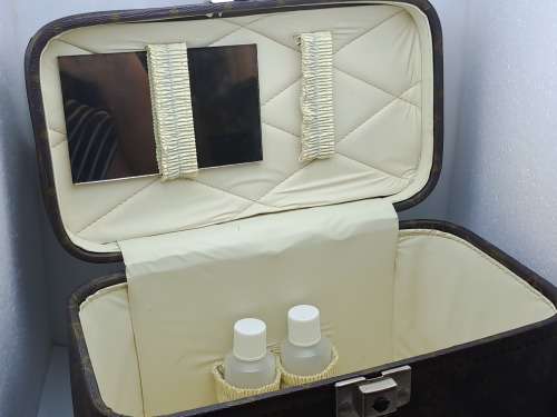 Vintage Leather Vanity Case -No Key