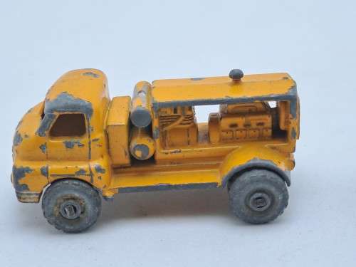 2  Vintage Matchbox Lesney no 28 Bedford Compressor trucks