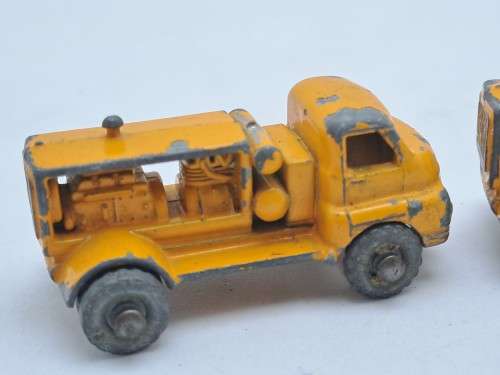 2  Vintage Matchbox Lesney no 28 Bedford Compressor trucks