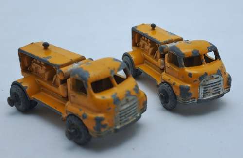 2  Vintage Matchbox Lesney no 28 Bedford Compressor trucks
