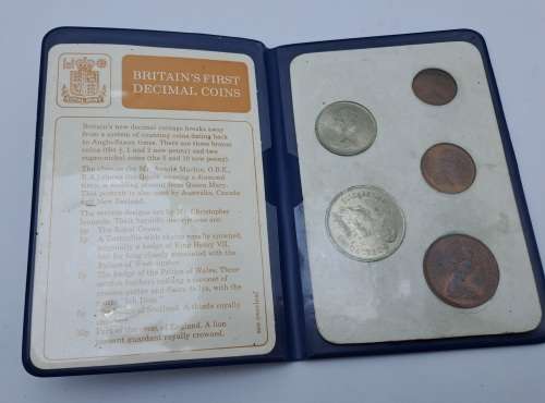 1971 Britain`s First Decimal Coin set in Blue Wallet