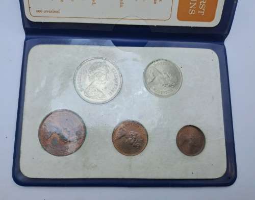 1971 Britain`s First Decimal Coin set in Blue Wallet