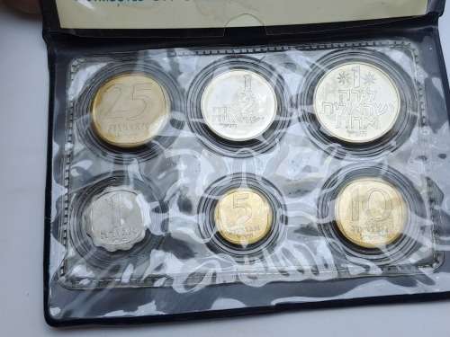 6 Uncirculated 1948-1970 Coins of Israel 1970 Issue 22nd Anniversary in Wallet