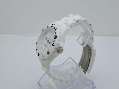 Pre-owned Vintage Fashion Quartz Watch by Toy-Watch Company (Plastic Case-and Strap) WORKING