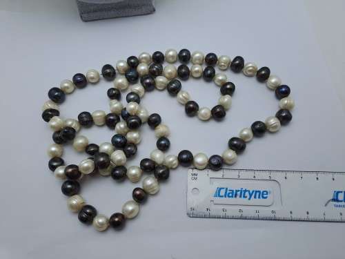 Vintage Genuine Pearl Necklace White and Black South Sea Pearls. 1,34 meter in Length.