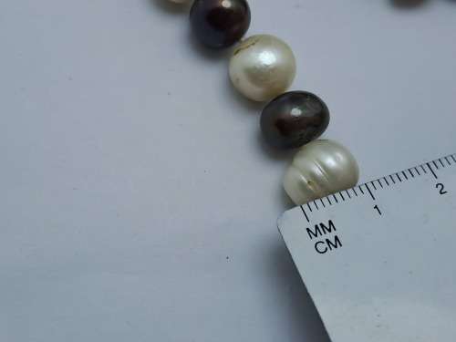 Vintage Genuine Pearl Necklace White and Black South Sea Pearls. 1,34 meter in Length.