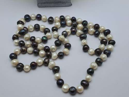 Vintage Genuine Pearl Necklace White and Black South Sea Pearls. 1,34 meter in Length.
