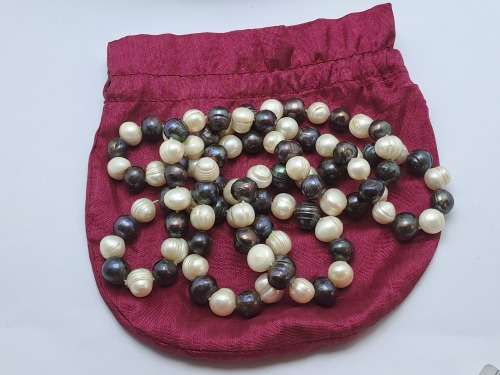 Vintage Genuine Pearl Necklace White and Black South Sea Pearls. 1,34 meter in Length.