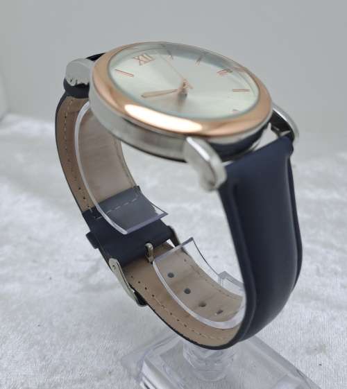 Large Face Unused mens Fashion Quartz Watch -No Name - Working
