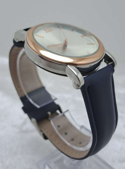 Large Face Unused mens Fashion Quartz Watch -No Name - Working