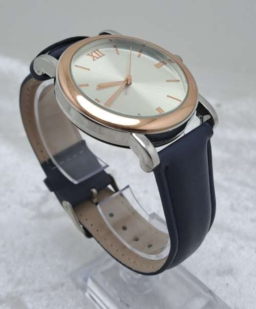 Large Face Unused mens Fashion Quartz Watch -No Name - Working