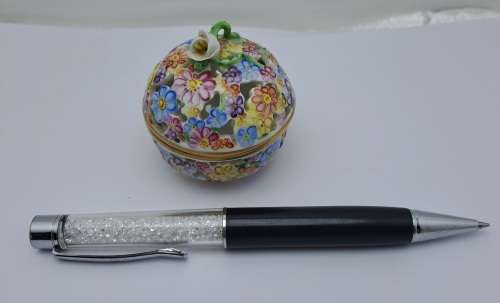 Vintage Herend Hvngary Hand Painted reticulated Floral Porcelain Trinket box/Possibly for potpourri.