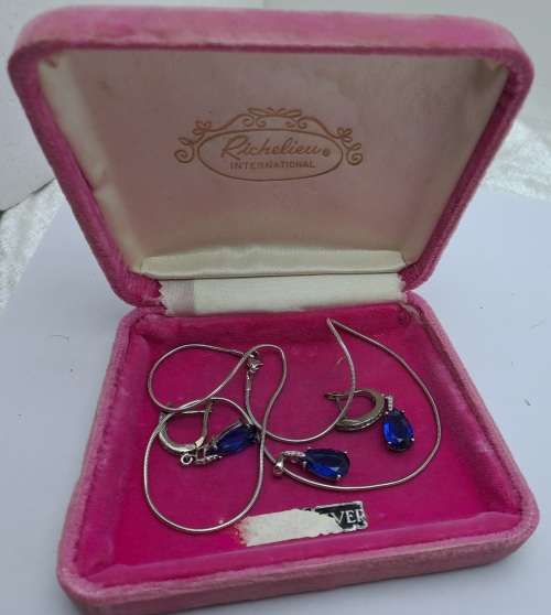 Vintage SILVER Necklace and Earring set in Box