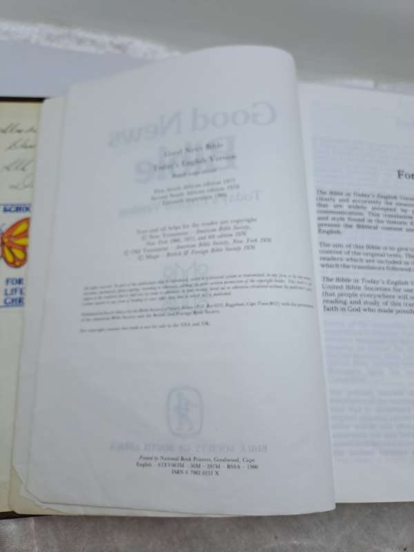 Vintage Bible 1986:The Good News Bible ISBN 0 7983 0253 XISBN 0 7983 0253 X (Binding is loose)