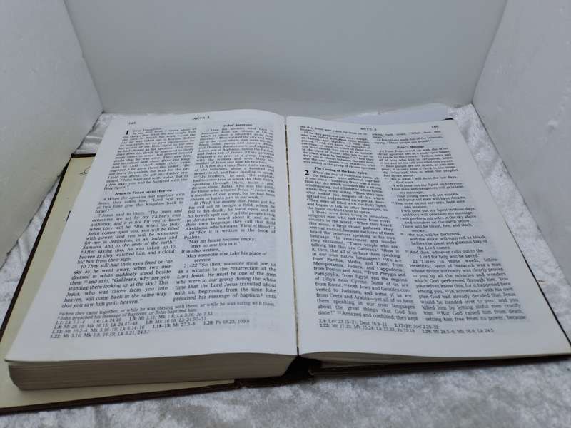 Vintage Bible 1986:The Good News Bible ISBN 0 7983 0253 XISBN 0 7983 0253 X (Binding is loose)