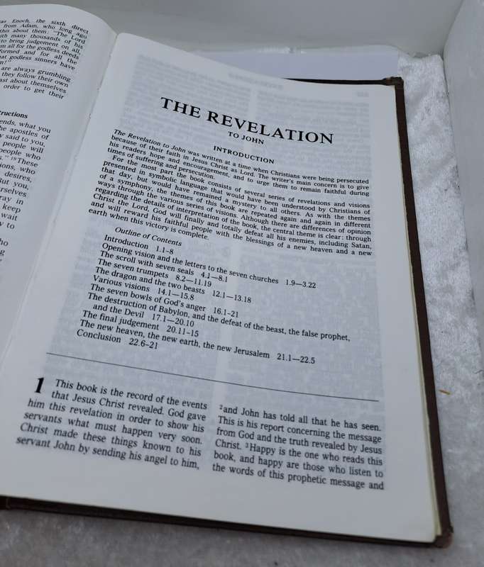 Vintage Bible 1986:The Good News Bible ISBN 0 7983 0253 XISBN 0 7983 0253 X (Binding is loose)