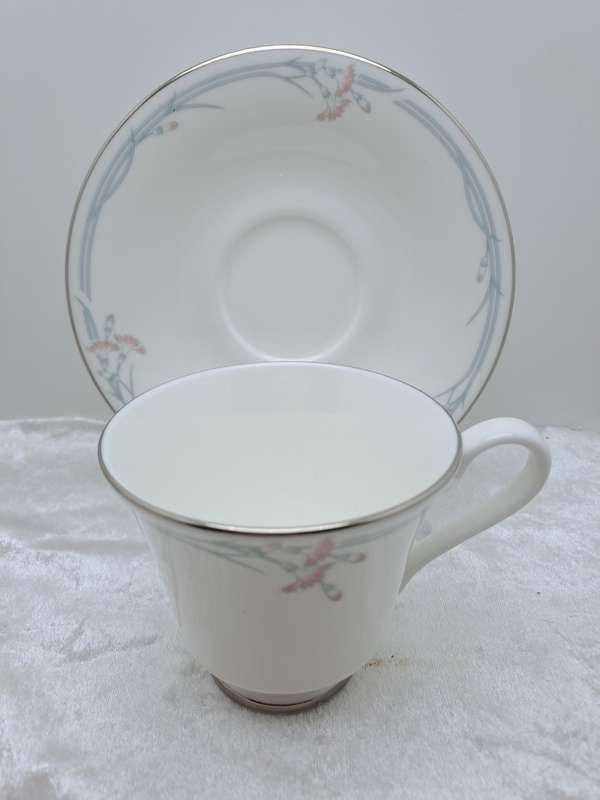 Vintage 1982 Royal Doulton `CARNATION` H5084 Fine Bone China Tea Duo - (10 Available) -England