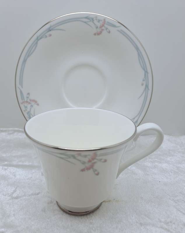 Vintage 1982 Royal Doulton `CARNATION` H5084 Fine Bone China Tea Duo - (10 Available) -England