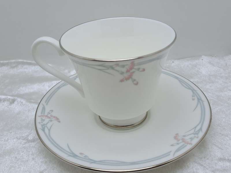 Vintage 1982 Royal Doulton `CARNATION` H5084 Fine Bone China Tea Duo - (10 Available) -England
