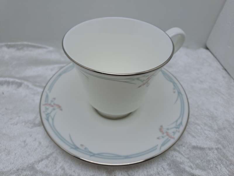 Vintage 1982 Royal Doulton `CARNATION` H5084 Fine Bone China Tea Duo - (10 Available) -England