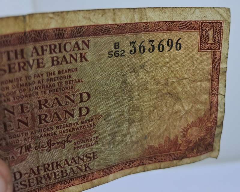 1975 South Africa 1 Rand -English - Afrikaans- Watermark van Riebeeck